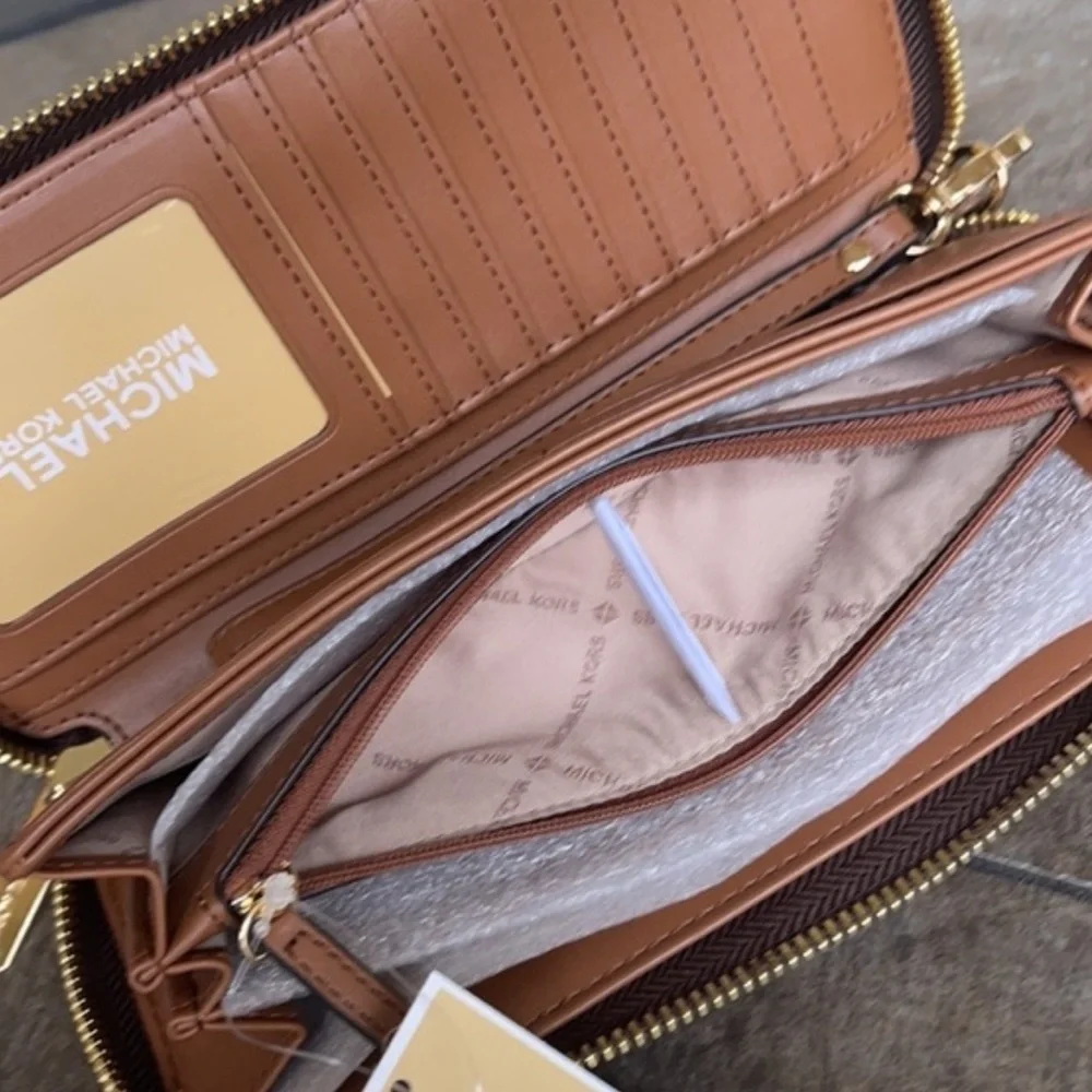 Michael Kors Jet Set Travel Large Travel CONTINENTAL Wristlet-Wallet Brown